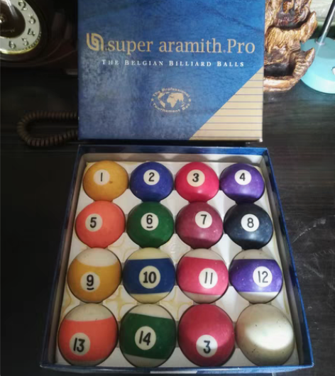 包邮二手台球，不是一套，有两个3号，缺个1...