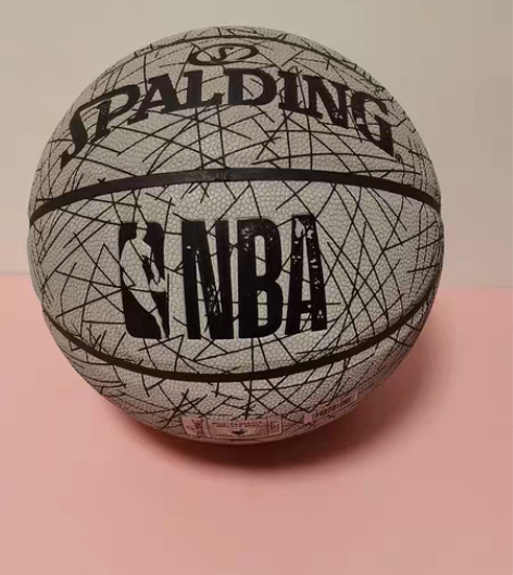 斯伯丁夜光篮球，轻微使用，南京自提，外地邮...