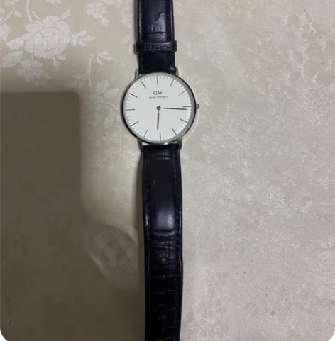 家里闲置的DW手表，希望喜欢的小伙伴可以拿...