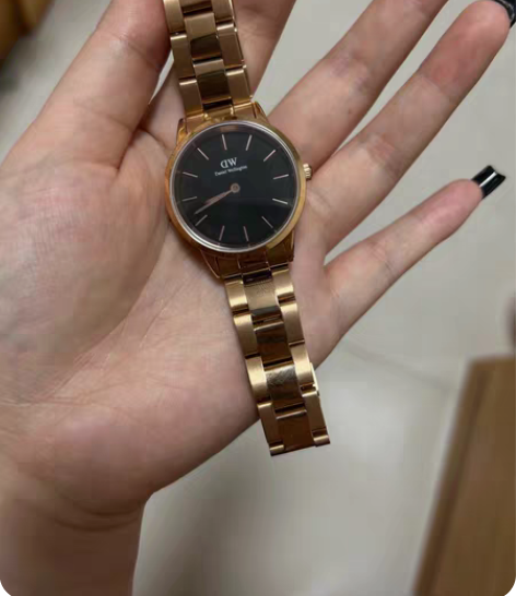 DW手表 小精钢 张艺兴同款 去年拖朋友在...