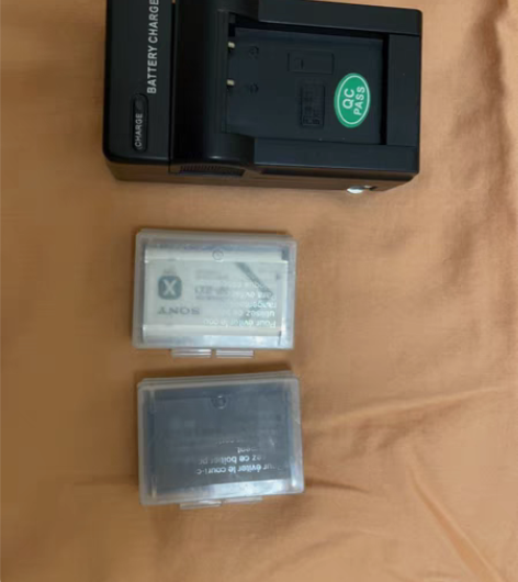 索尼黑卡电池加充电器 感兴趣的话点“我想要...