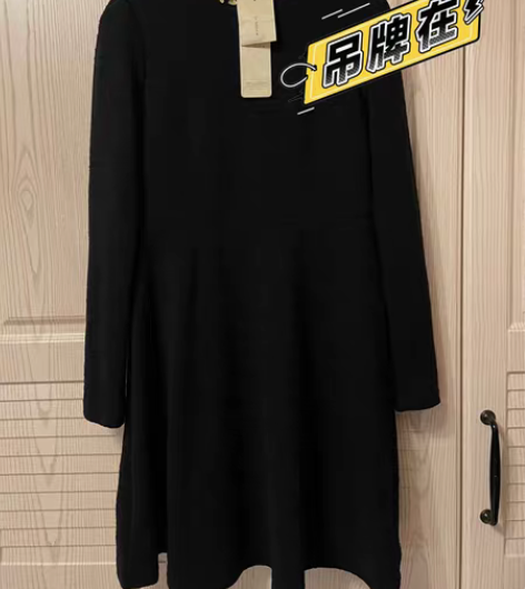 包邮黑色连衣裙全新 s码 吊牌齐全 拉夏贝...