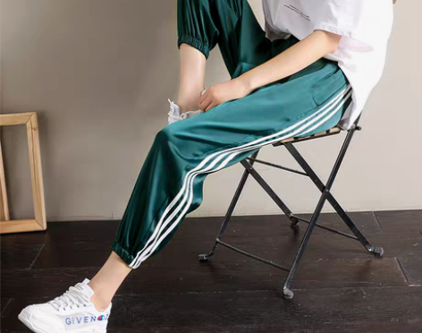 转卖ins运动裤子女潮宽松束脚夏季薄款，s...