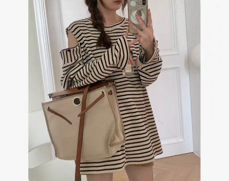 转卖乌77可可la妹慵lan条纹两穿露肩上衣女宽松显瘦套头华...
