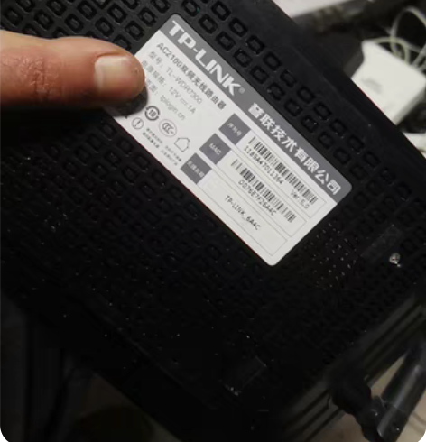 TP wdr7300路由器。如图所见所得。...