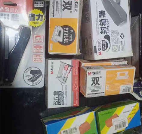包邮晨光文具店撤店，晨光封箱器一个，文具胶...