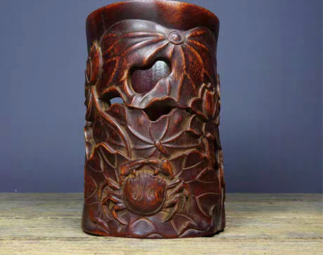 包邮旧藏竹雕笔筒镂空雕刻荷花 尺寸：长12...