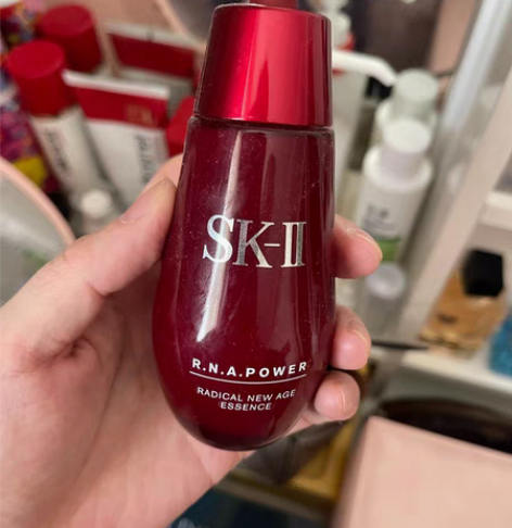 SKⅡ红瓶精华，余量在手指的位置 感兴趣的...