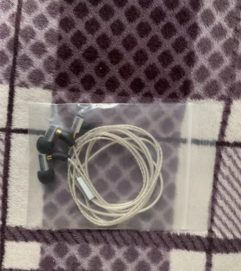 包邮高端微动圈银线MMCX耳机 感兴趣的话...