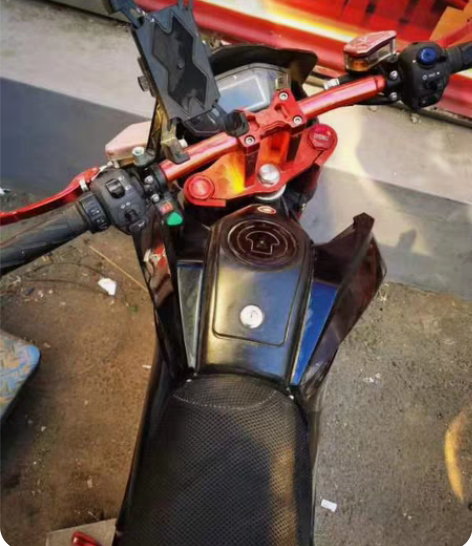 去年换的新电池，速度嘎嘎快，同城出。。 感...