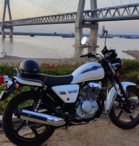 2022年8月底入户的铃木酷飙150白色的...