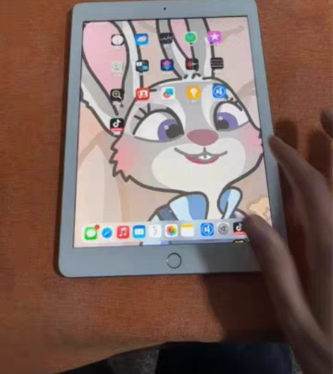 出二手闲置9新2018IPad6 9.7寸...