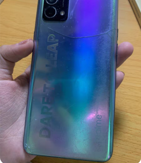 手机除了不小心摔过几次后背有明显划痕没有任...