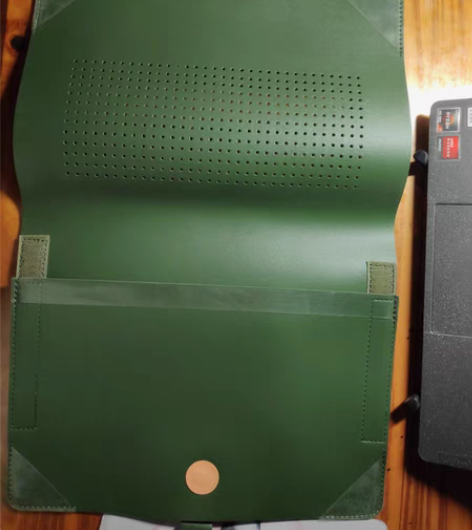 转卖13寸笔记本皮套 墨绿色 无提手 邮费...