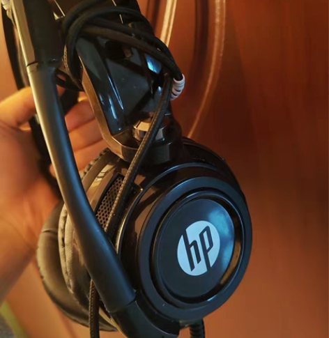 惠普的耳机，当初99买的，麦应该是不好使了...