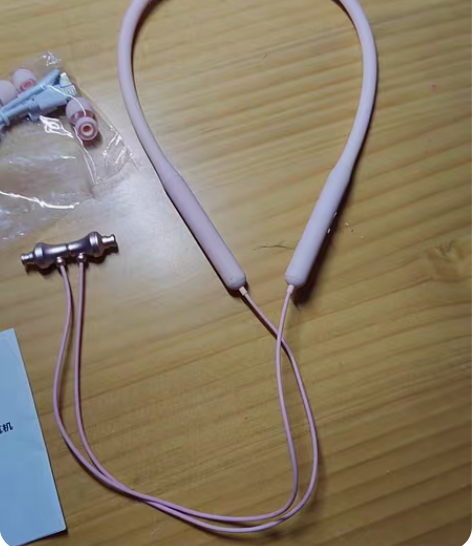 爱奇艺的蓝牙耳机 朋友送的,仅拆封几乎全新...