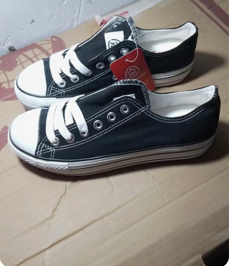 38码环球白色帆布鞋 感兴趣的话点“我想要...