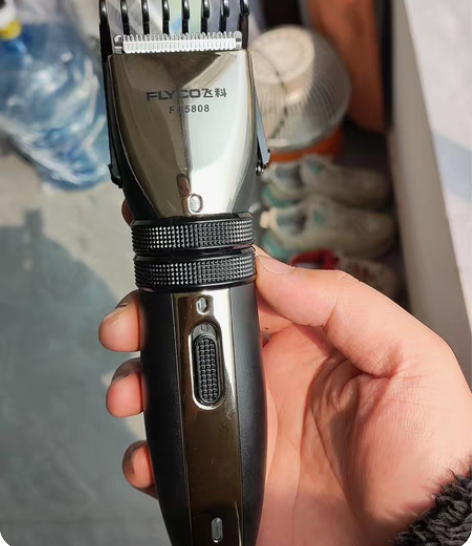 飞科电动理发器，没用几次，成色很新，需要的...