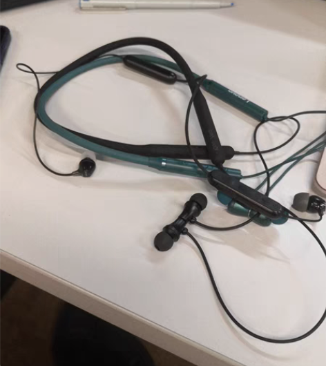 蓝牙耳机，三个，爱奇艺，联想，索尼，绝对都...