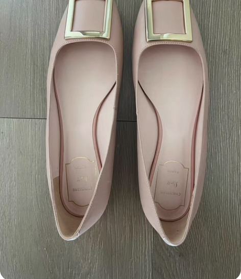 苏茵茵 单鞋 40码 淡粉色牛皮材质 很软...