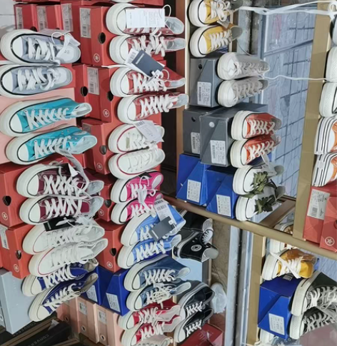 实体店大处理了，不做啦，帆布鞋39元一双包...