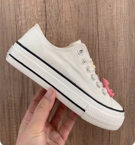 包邮热风女士帆布鞋，仅37码一双，全新正品...