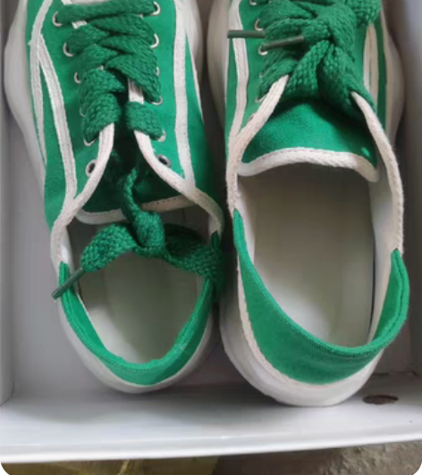 包邮绿色女板鞋,帆布鞋。实体店买的。40码...