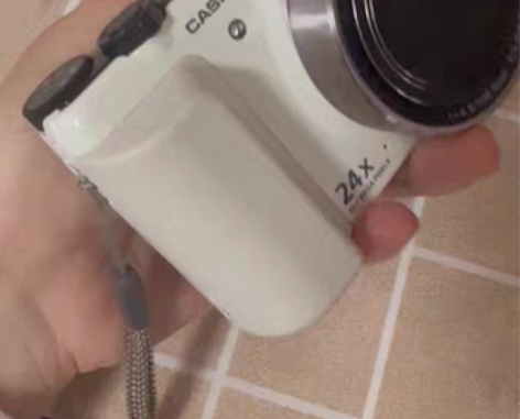 奶白色卡西欧h60,翻出来的闲置相机[两颗...