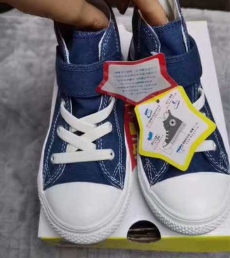 包邮老款深蓝色匡威超轻童鞋 17码 前年的...