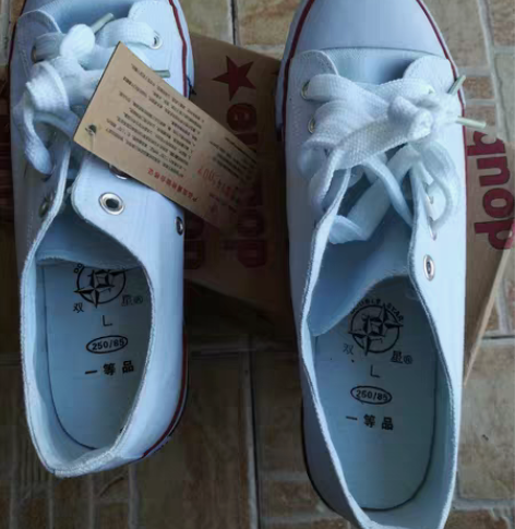 包邮白色女生大码帆布鞋女 闭合方式：系 图...