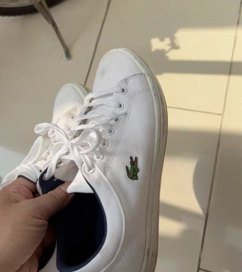 法国鳄鱼lacoste小白鞋，40偏小码，...