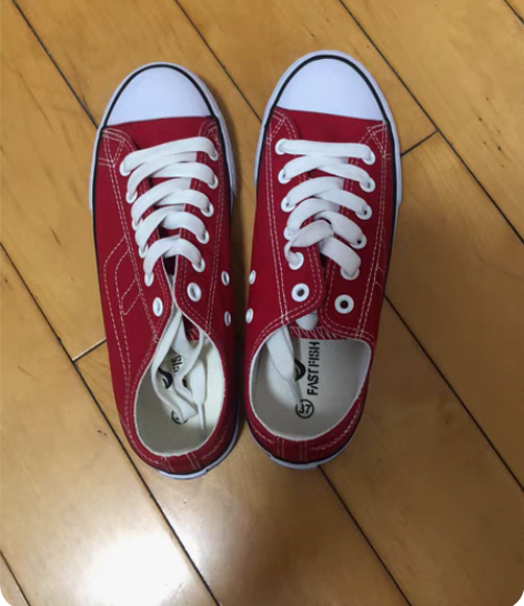 包邮全新,女款帆布鞋。 感兴趣的话点“我想...