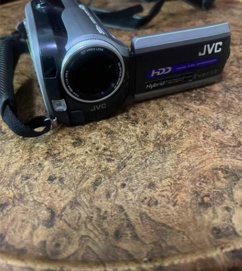 包邮JVC摄像机GZ-MG175AC 插上...