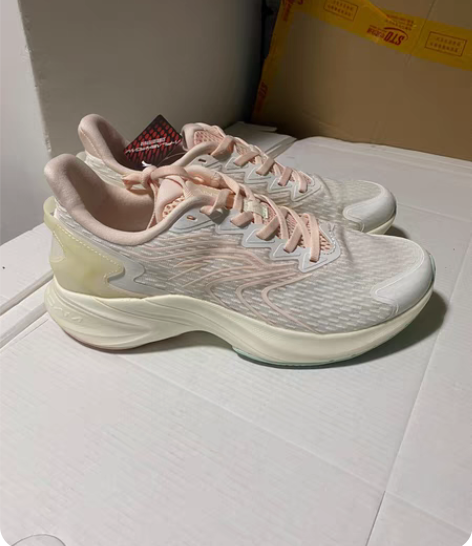 安踏女跑鞋 40码 159包邮 鞋胶片有色...