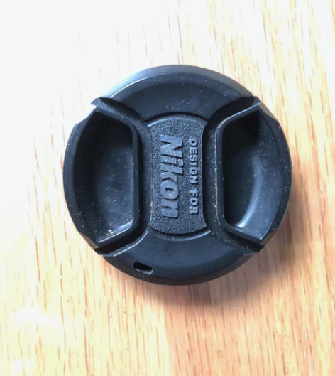 转让尼康相机镜头盖，口径49毫米，带防丢绳...