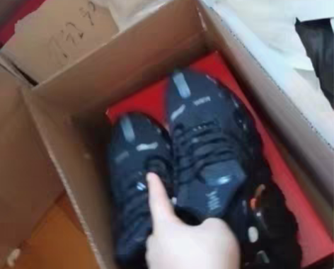 李宁巴黎世家这双鞋比较冷门因为价格比较高，...