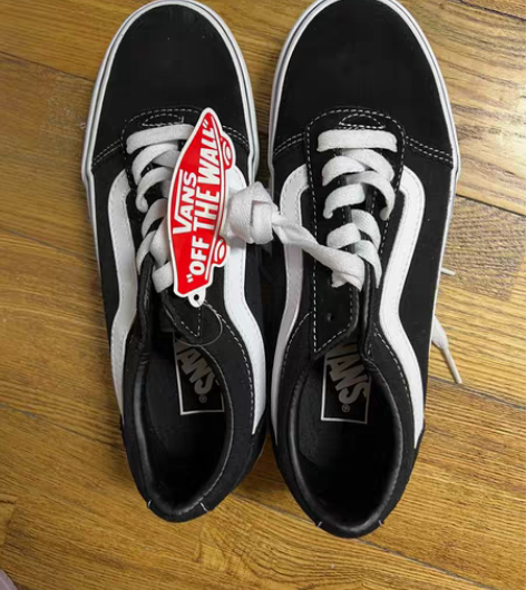 包邮vans闷包鞋37码-全新正品 无原盒...