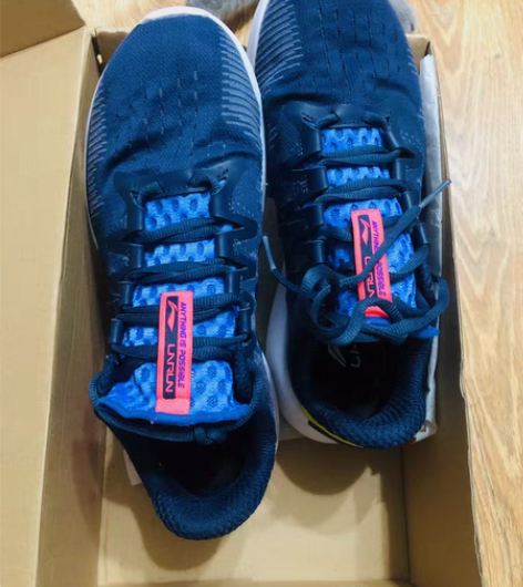 包邮李宁 夏季网鞋，很新 42号鞋，图片有...