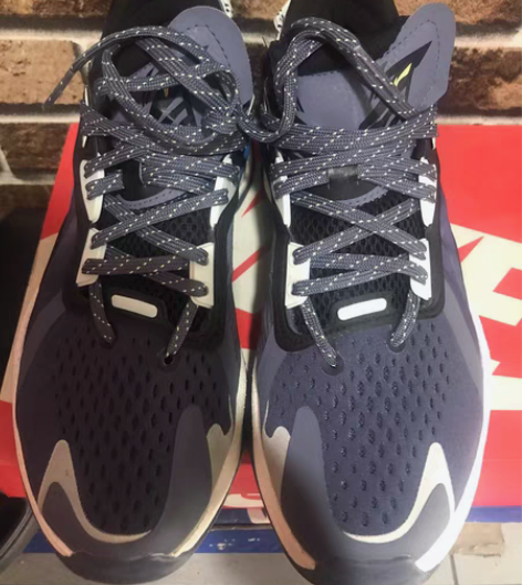 包邮李宁运动鞋鞋成色不错，穿过几次，没刷，...