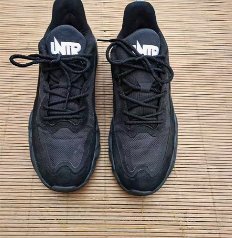 李宁 45码 运动鞋 鞋子没毛病 八成新以...