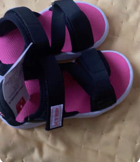 特步全新，29码，女童凉鞋！ 45包邮，不...