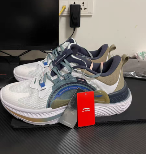 45码李宁跑鞋买来就试穿过一下跟全新一样有...