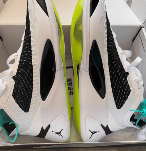 东契奇一代 全新未下地44码实战篮球鞋 黑...