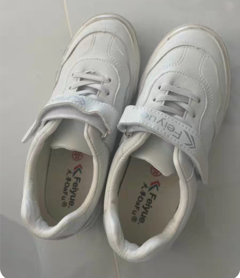 飞跃儿童运动鞋 99新穿了一次就学校表演用...