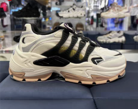 转卖FILA斐乐女鞋 2022年冬新款摩登...