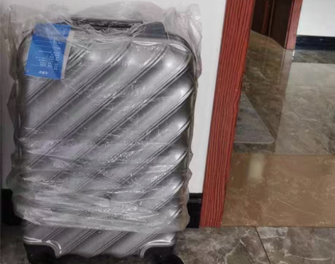 全新20寸登机箱 感兴趣的话点“我想要”和...