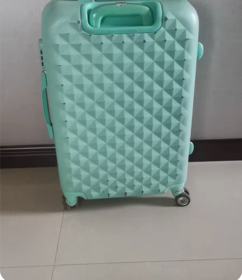 包邮绿色行李箱自用，有点破旧了便宜卖，最好...