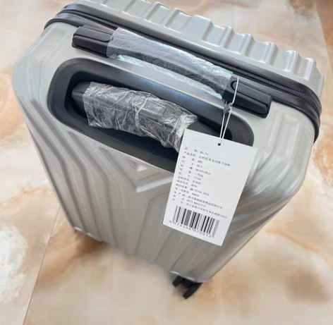 全新行李箱 感兴趣的话点“我想要”和我私聊...