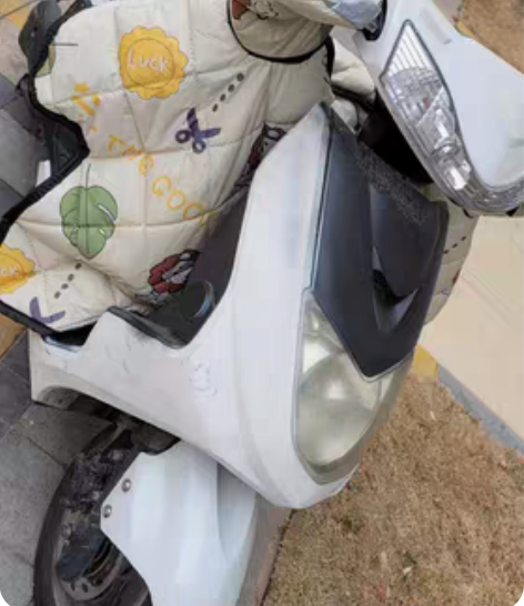 雅迪电动车，平时上班没时间清理，还算挺新的...