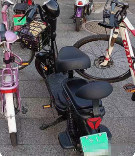 雅迪电动车，九成新，功能完好，使用半年，正...